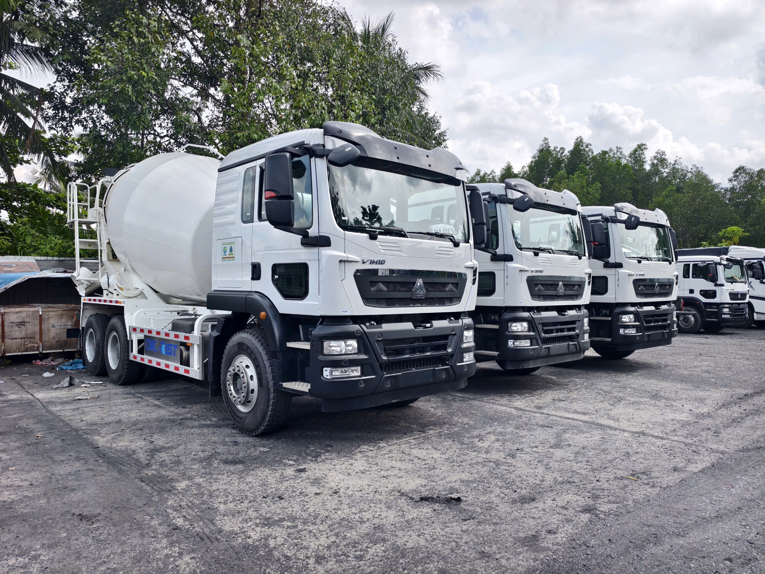 Xe trộn HOWO V7X-350HP 10M3