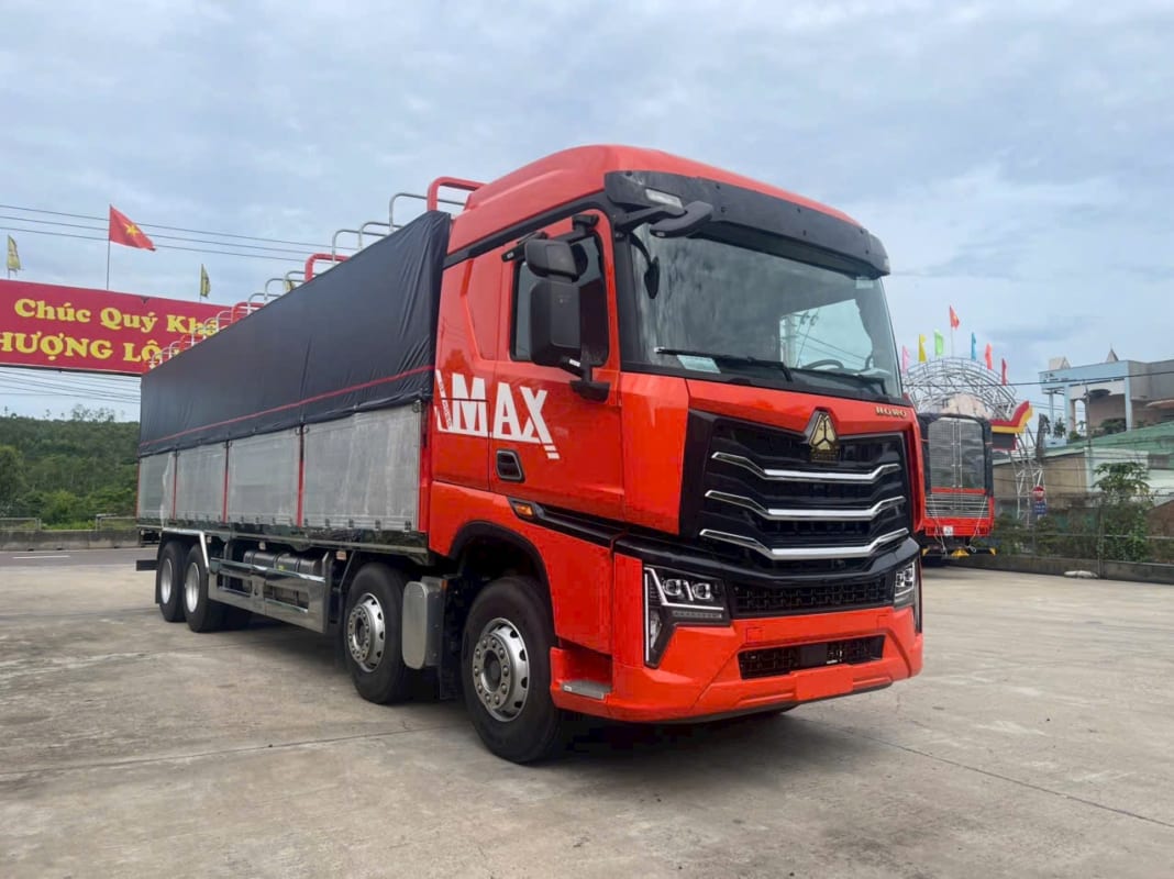 Xe tải HOWO MAX350 khung mui phủ bạt 9M7