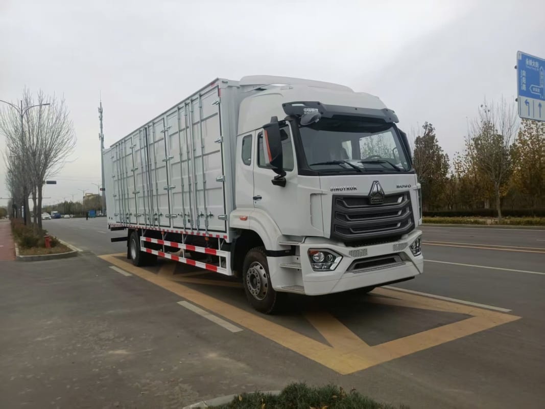 Xe tải HOWO NX220 4x2 khung mui phủ bạt 9M9