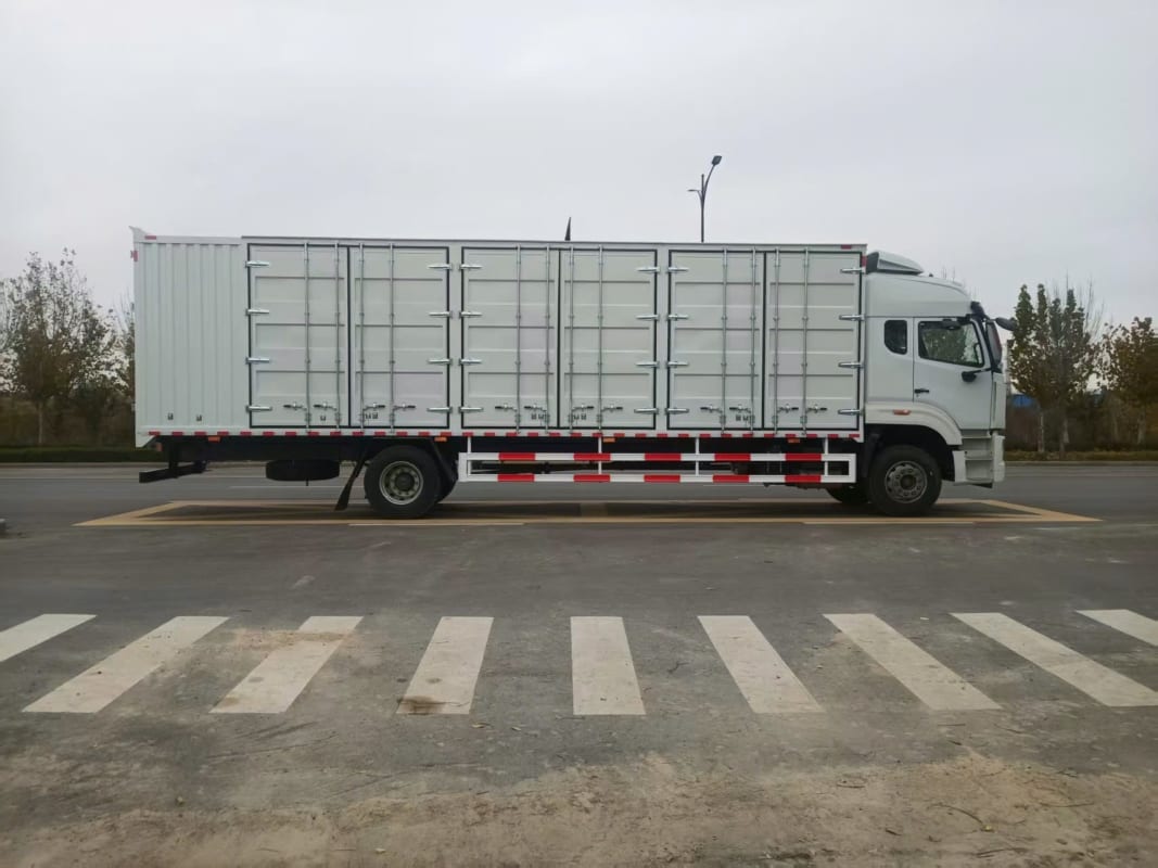 Xe tải HOWO NX220 4x2 khung mui phủ bạt 9M9