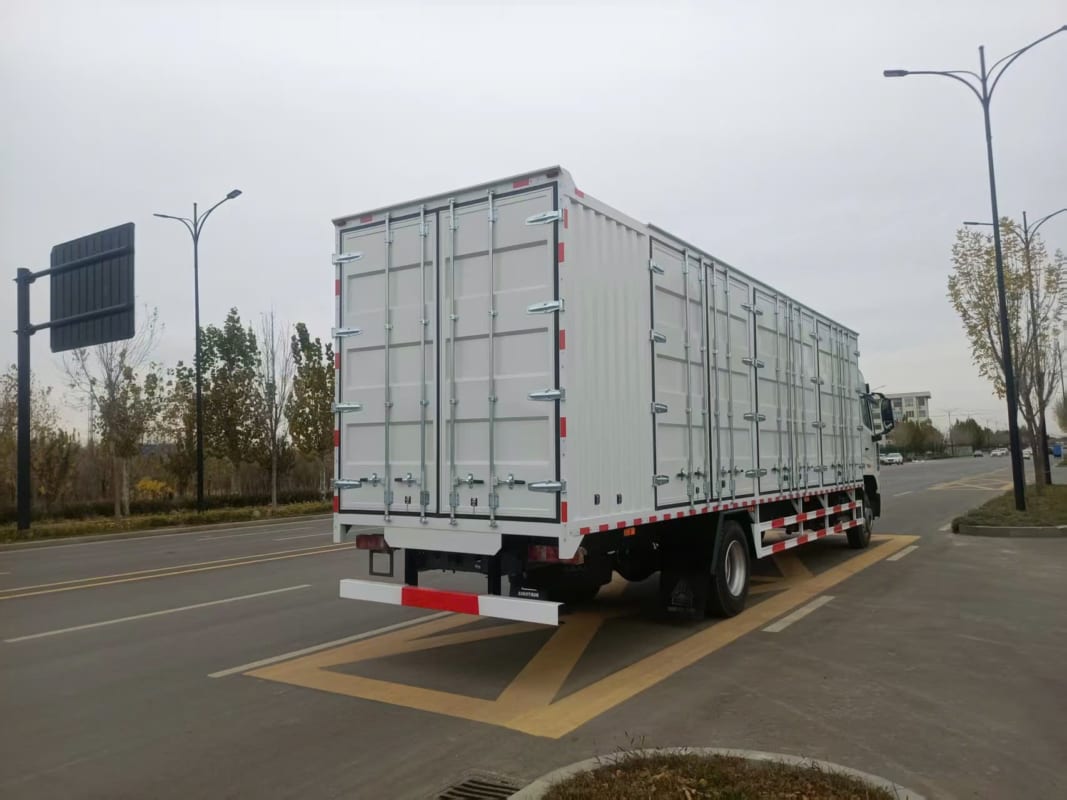 Xe tải HOWO NX220 4x2 khung mui phủ bạt 9M9