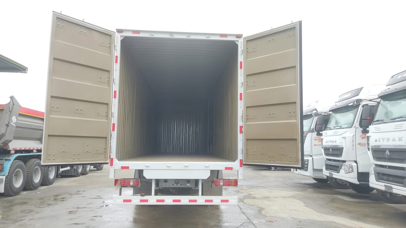 Xe tải HOWO NX220 4×2 thùng công 1CH 9M9