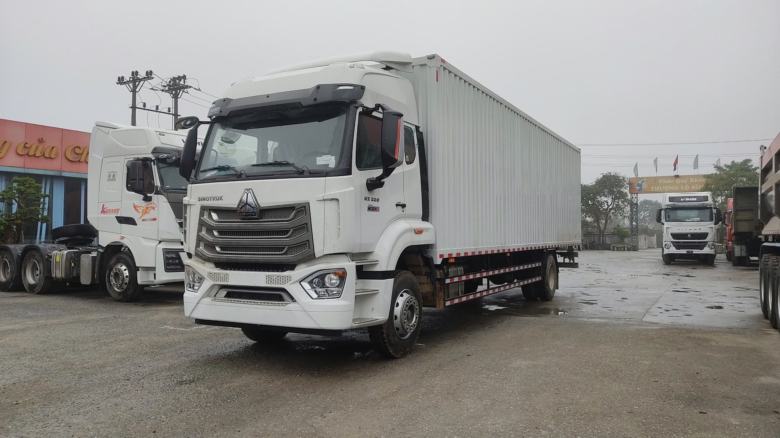 Xe tải HOWO NX220 4×2 thùng công 1CH 9M9