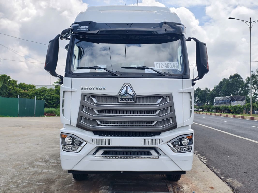 Xe tải Howo NX240 4X2 khung mui phủ bạt 8M5